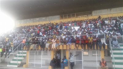 رسالة نيجيريا.. شاهد بالصور .. جماهير نيجيريا فى ملعب كادونا لمشاهدة مران المنتخب