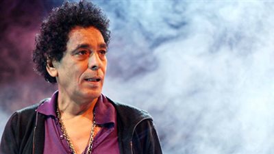 «الكينج» يستكمل تصوير «المغني» بعد إلغاء حفله حدادًا على شهداء العريش