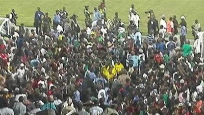  «إتحاد الكرة »يشكو«نيجيريا» للكاف بسبب إقتحام الجماهير تدريب المنتخب 