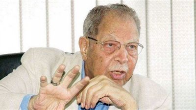 وزير البيئة ينعي العالم مصطفي كمال طلبة