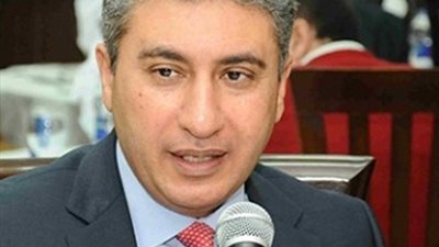 شريف فتحي يغادر القاهرة متجهاً إلي قبرص