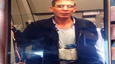 النائب العام يطالب «قبرص» بتسليم المتهم باختطاف الطائرة المصرية