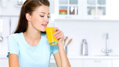 وصفات عصائر طبيعية تخلصك من دهون البطن